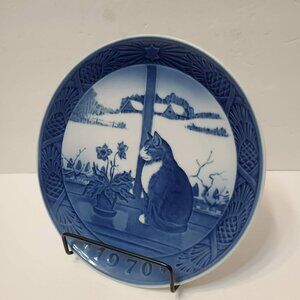Vintage Royal Copenhagen Holiday Plate, 1970, Christmas Rose and Cat, Denmark